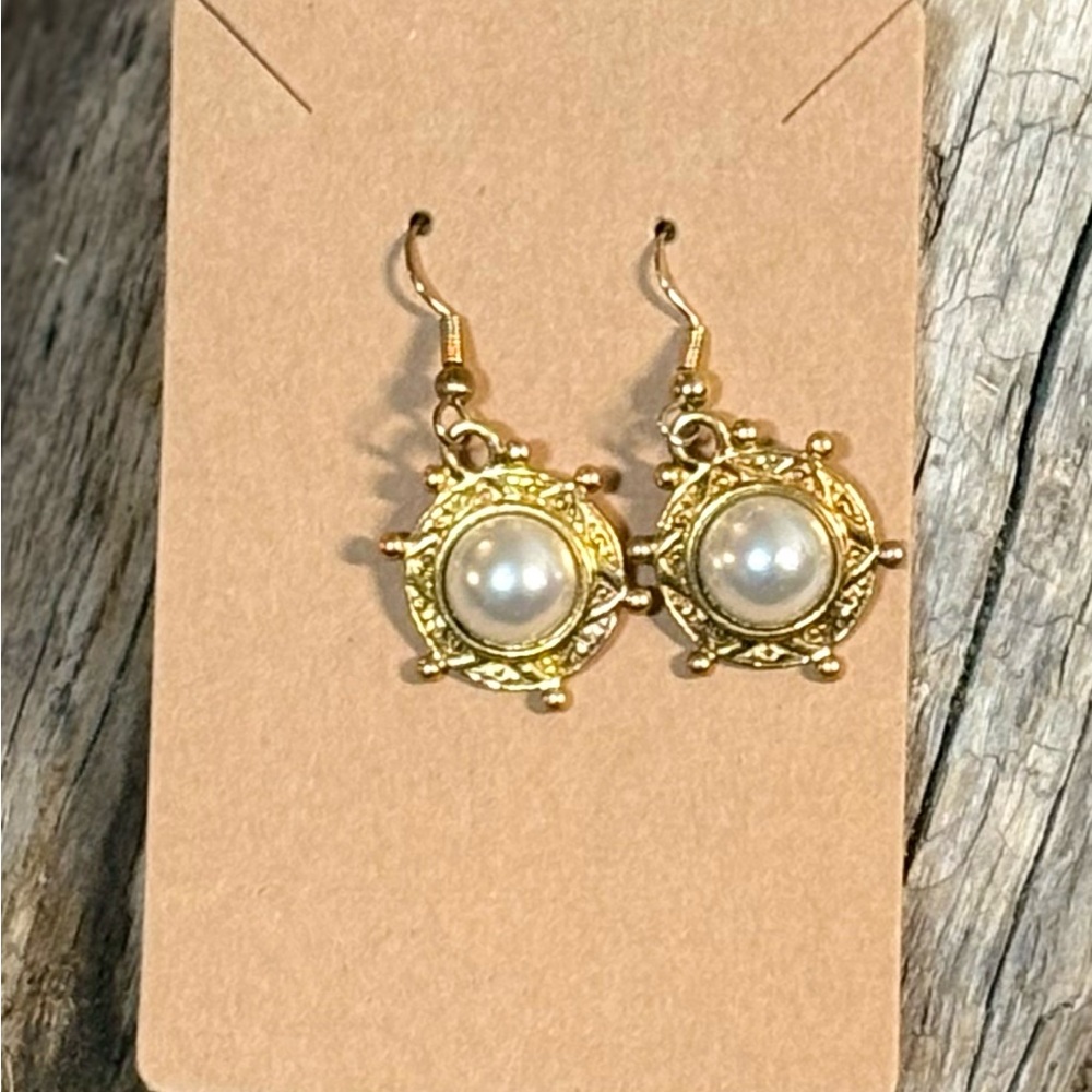 Elegant Express Gold and Pearl Earrings